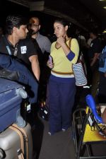 Sunidhi Chauhan leave for TOIFA DAY 2 in Mumbai on 2nd April 2013 (15).JPG